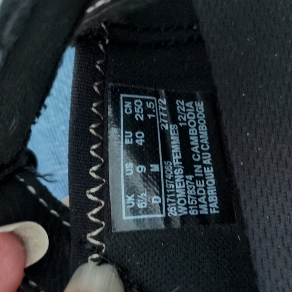 Clarks Black Flats with Rounded Toe and Comfortable Slip-On Design - Picture 6 of 7